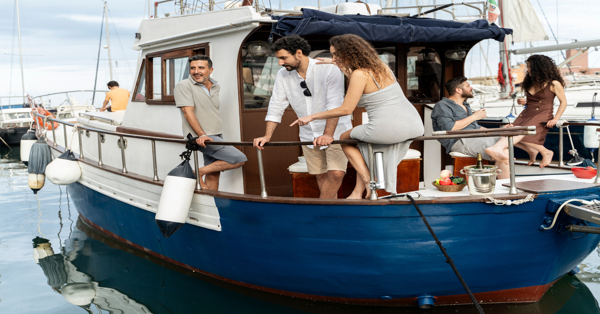 Differences Between Weekday and Weekend Boat Rentals
