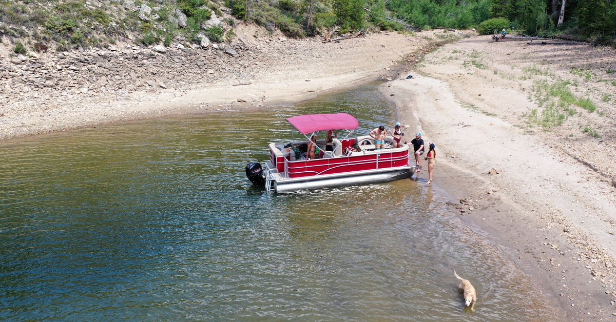 How To Split the Cost of a Boat Rental Successfully