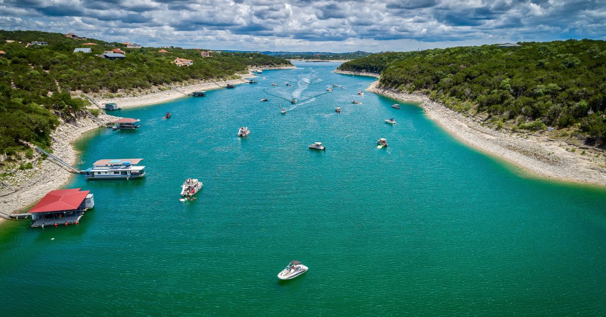 Why Renting a Boat Is a Great Way To See Lake Travis