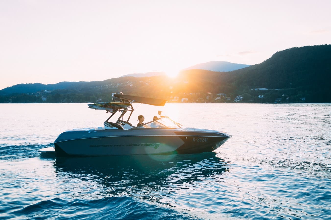 PONTOON BOATING: A PARTY FOR ALL AGES
